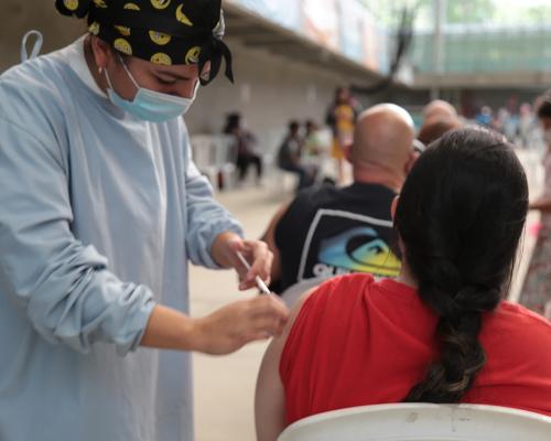 FotografoFoto Alcaldía de Medelllín:Medellín tiene el 71% de la población vacunada con esquema completo contra covid-19. 